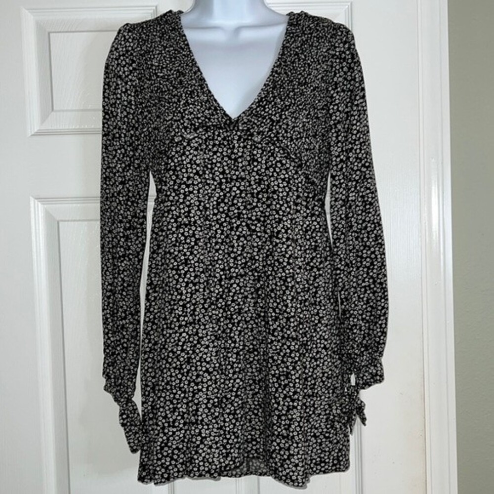 Women’s Black & White Floral Long Sleeve w/ Ties Dress Size Small
